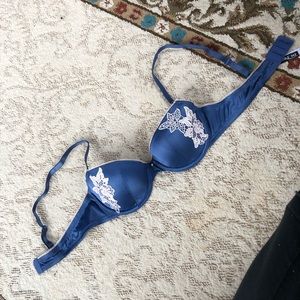 ADORE ME 32A bra